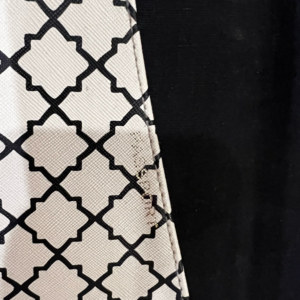 BEAUTIFUL Large Neiman Marcus Wallet FITS A PASSPORT FOR TRAVEL - Picture 6 of 6